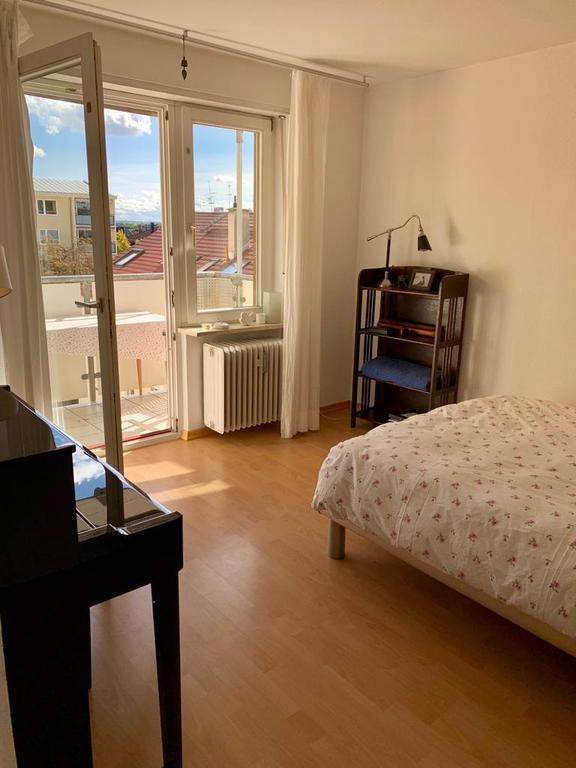 Schlafzimmer mit Balkon