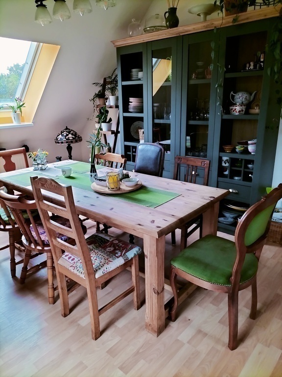 Esstisch / dining table