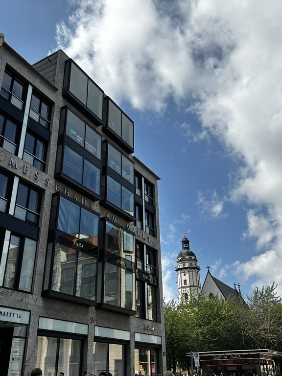 Leipzig Thomaskirche und Messehaus / St. Thomas church and old House of exposition
