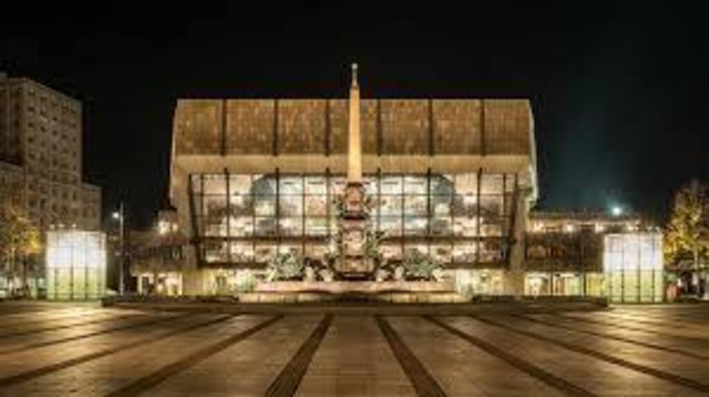 Gewandhaus zu Leipzig abends / Leipzig cloth hall by night
