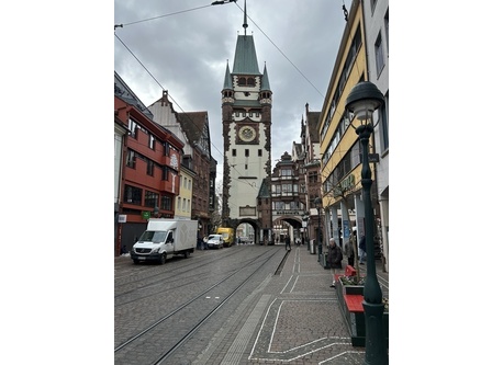 Das Martinstor in der Freiburger Innenstadt - 10 min. von unserer Wohnung entfernt (mit dem Fahrrad oder der Straßenbahn)