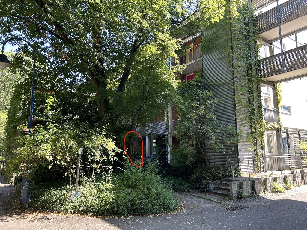 rot umrandet: Unsere Wohnungseingangstür