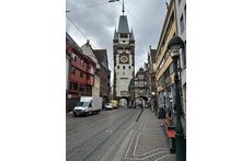 Das Martinstor in der Freiburger Innenstadt - 10 min. von unserer Wohnung entfernt (mit dem Fahrrad oder der Straßenbahn)
