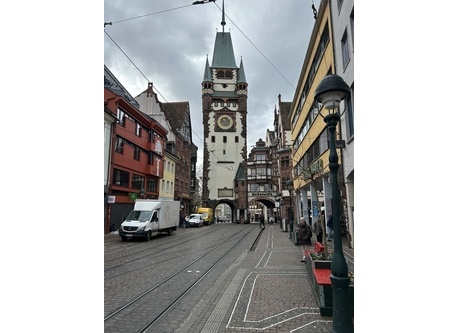 Das Martinstor in der Freiburger Innenstadt - 10 min. von unserer Wohnung entfernt (mit dem Fahrrad oder der Straßenbahn)