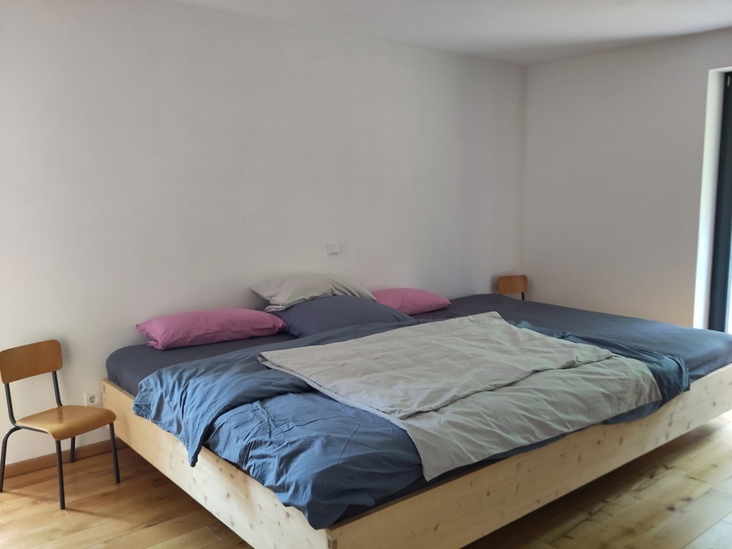 master bedroom with 3m family bed