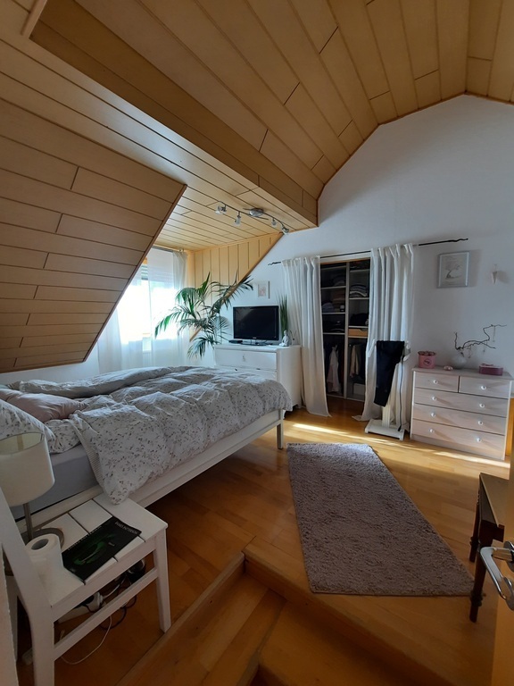 Schlafzimmer mit begehbarem Kleiderschrank 