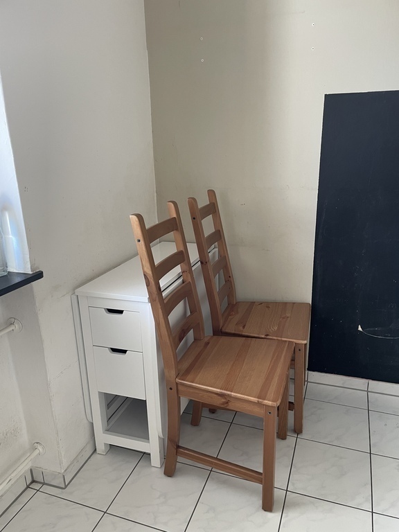 Kitchen 4/6: foldable dining table (suitable for up to four people when unfolded) and two chairs