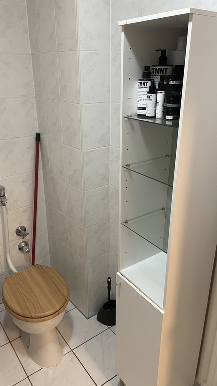 Bathroom 4/4: bigger cabinet with bath consumables