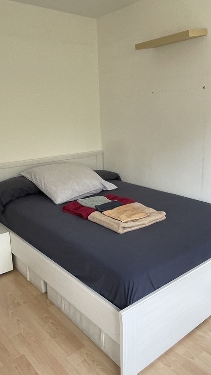 Living room 4/5: double bed 140 x 200 cm