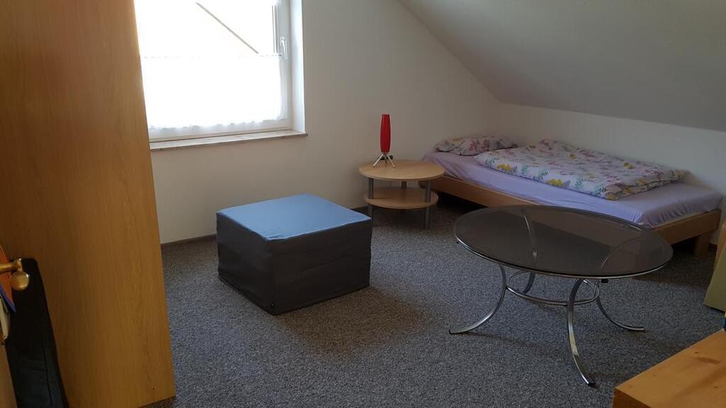Einzelschlafzimmer im 2. Stock mit Schlafsessel