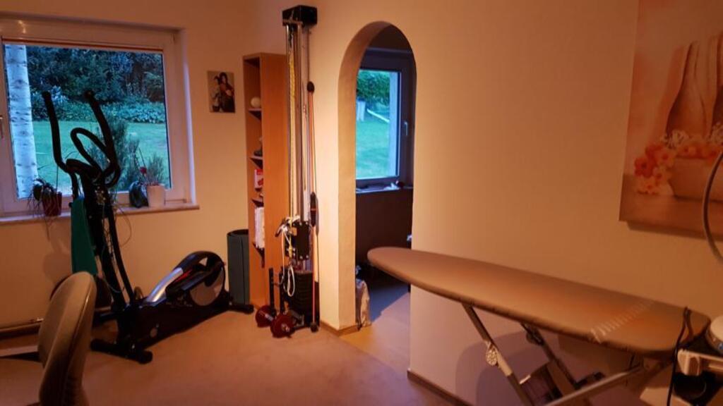 Arbeitsraum mit Fitnessgeräten