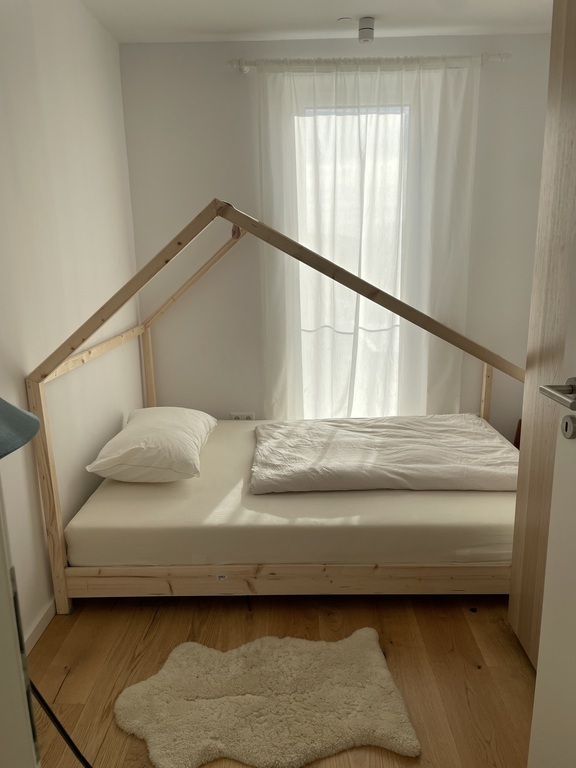 Small room with 140x200 bed first floor