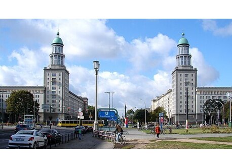 Next subway station Frankfurer Tor (c) H.Helmlechner, CC BY-SA 4.0 <https://creativecommons.org/licenses/by-sa/4.0>