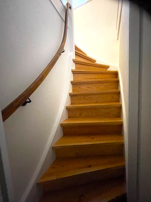 Ziemlich steil: Die Treppe zum Dachgeschoß