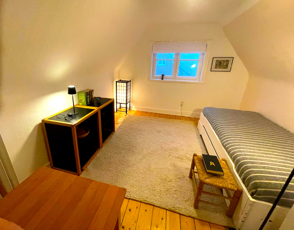 Zimmer im Dachgeschoß mit 1-2 Einzelbetten