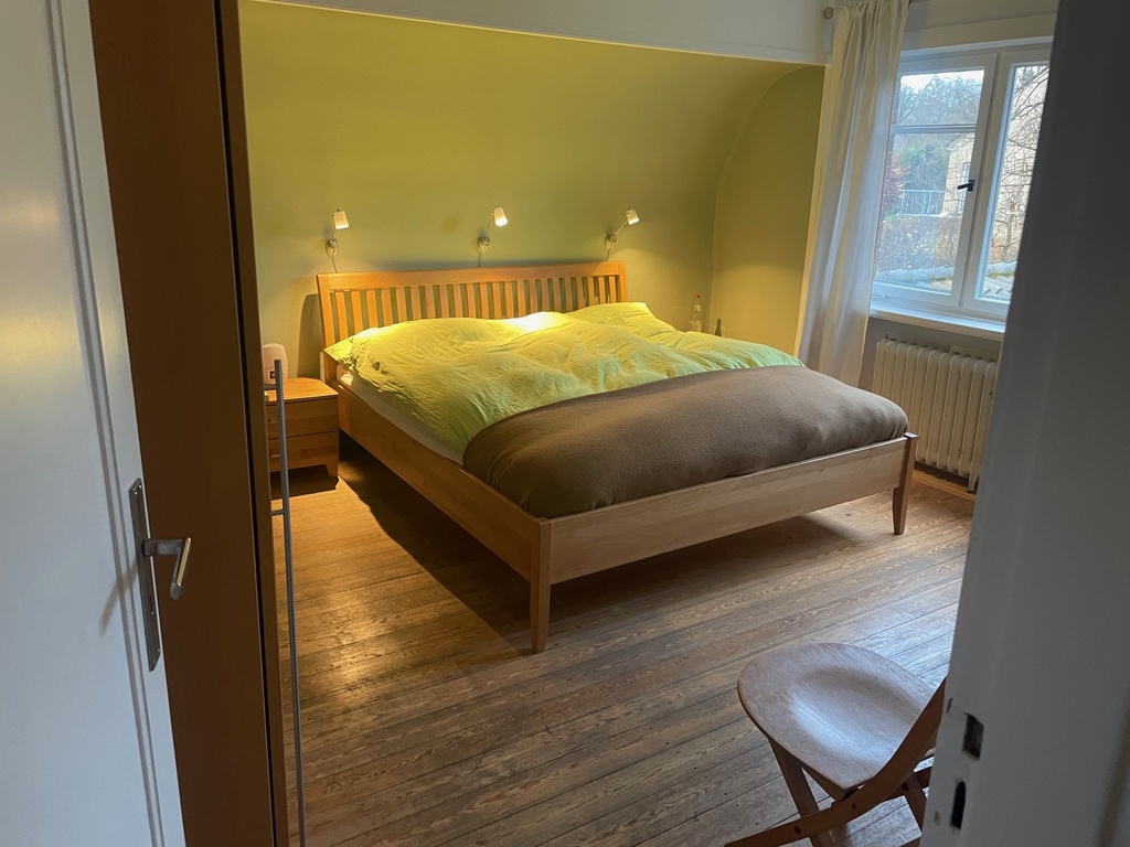 Schlafzimmer mit Doppelbett 180x200