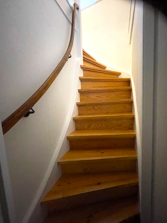 Ziemlich steil: Die Treppe zum Dachgeschoß