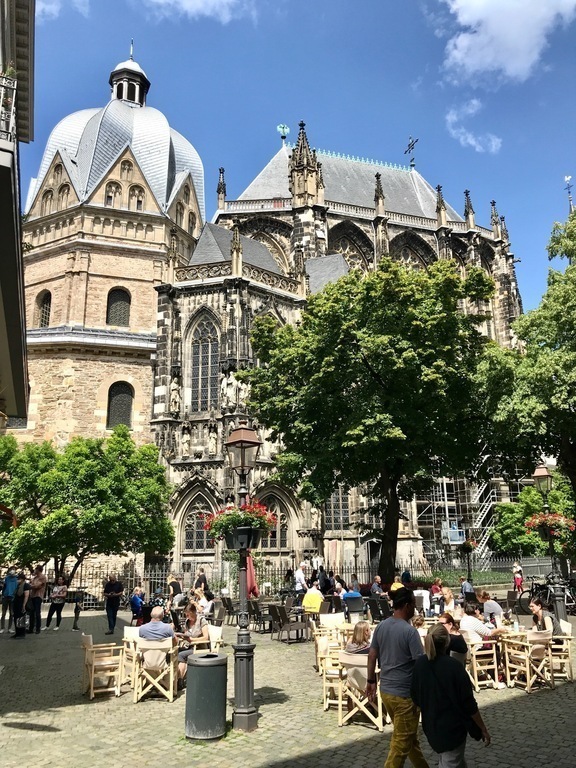 Dom und Münsterplatz