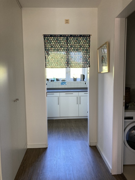 Blick vom Wohnzimmer in die Küche