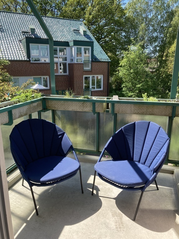 gemütlicher und sonniger Balkon