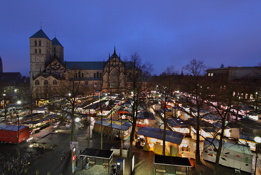 Market at the cathedral