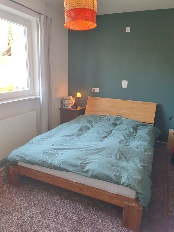 Schlafzimmer mit Doppelbett