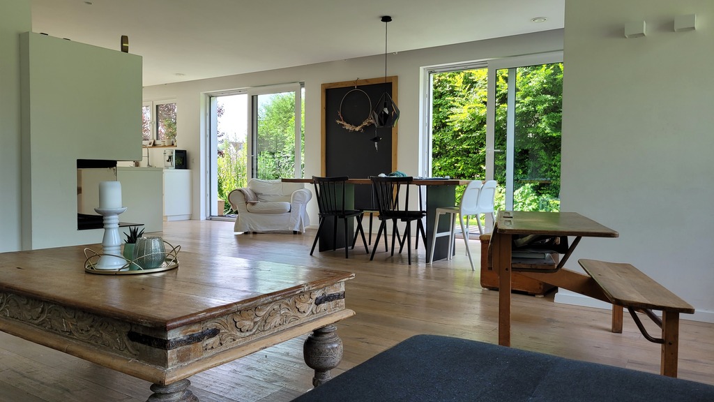 Blick vom Wohnzimmer in die Küche