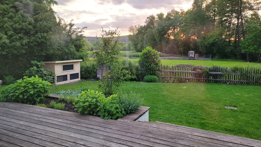Garten mit Hasenstall