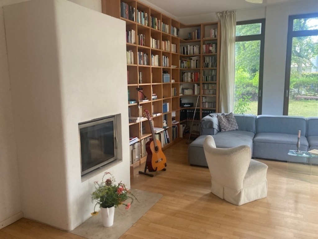 Wohnzimmer mit Kamin