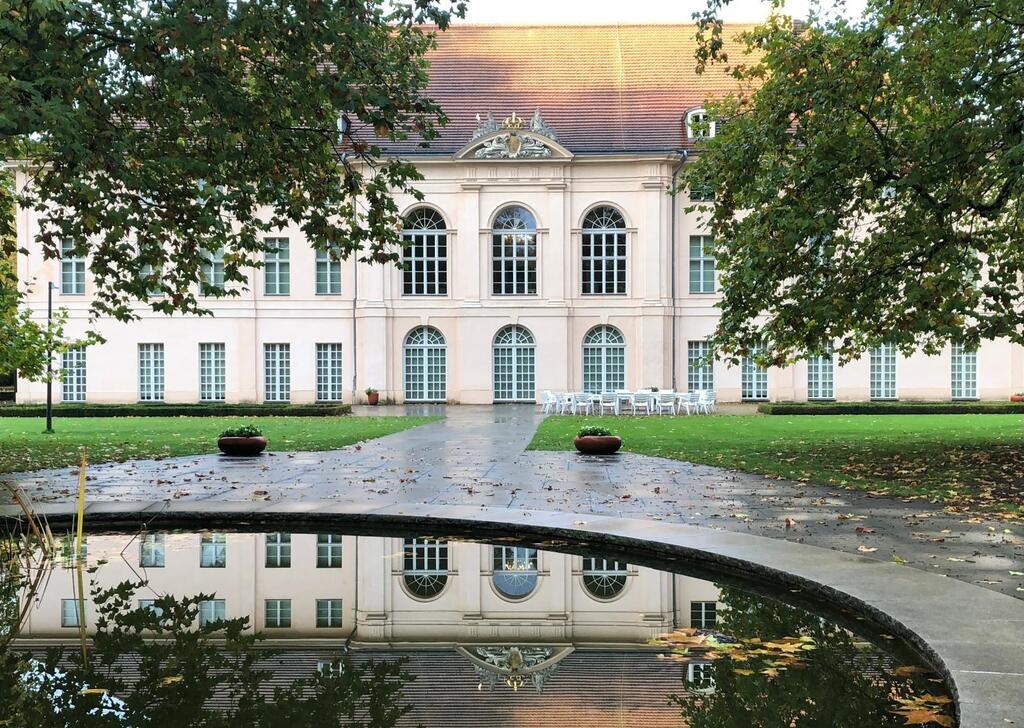 Schloss Schönhausen, fußläufig 1 km entfernt