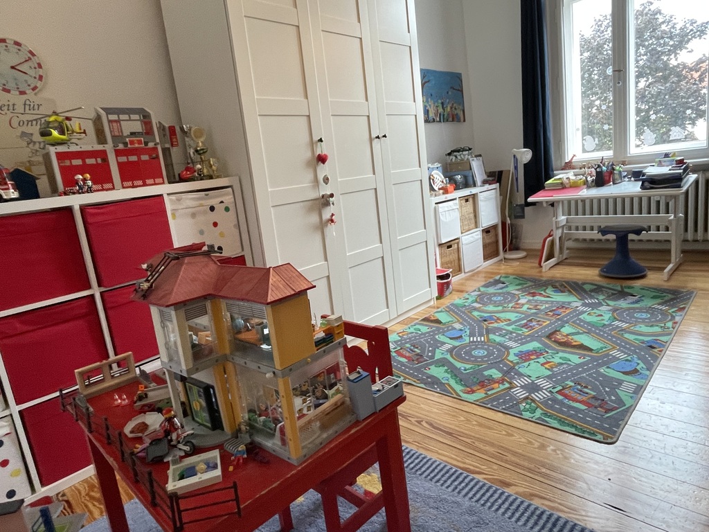 Kinderzimmer mit Spielzeug