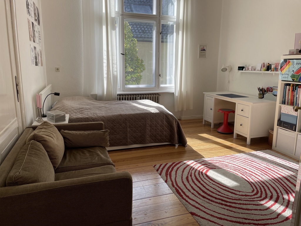 Schlafzimmer mit Queensize-Bett