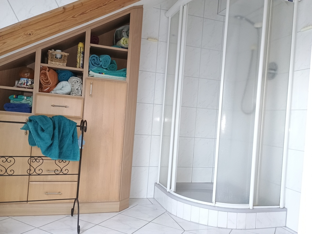 Bathroom upper floor