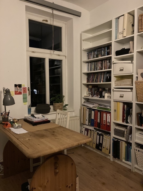 Homeoffice corner in the bedroom 