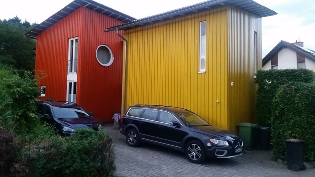 the red and the yellow house