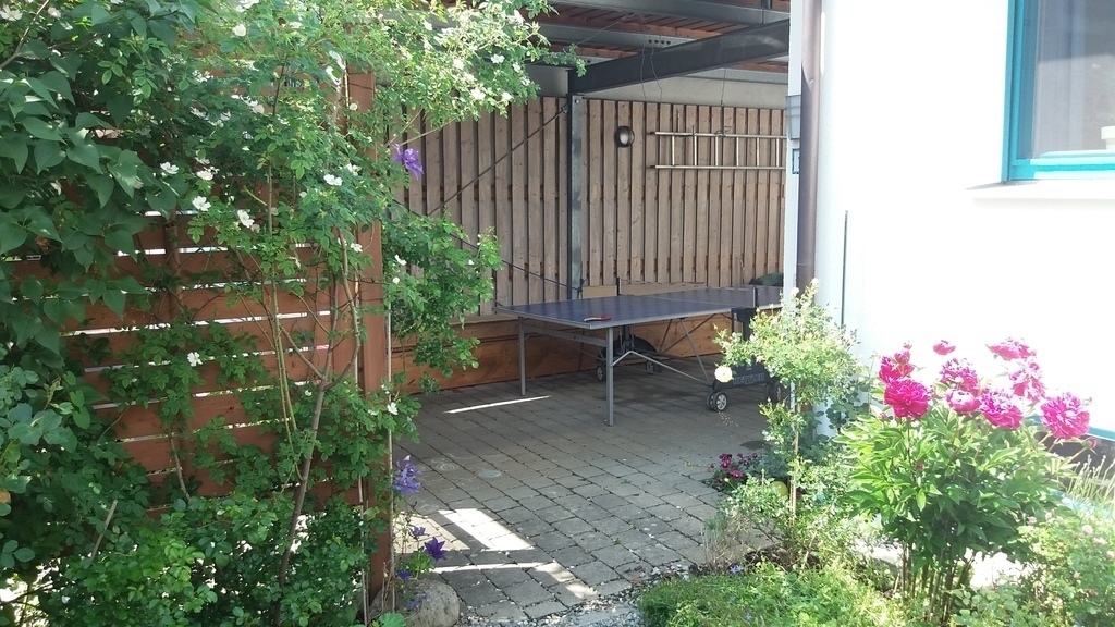 Carport mit tischtennisplatte / Carport with table-tennis 