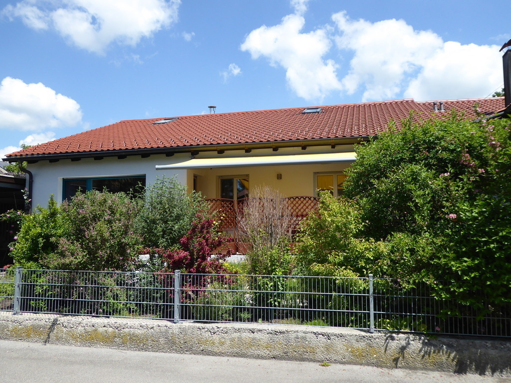 Straßenansicht / Street view of house
