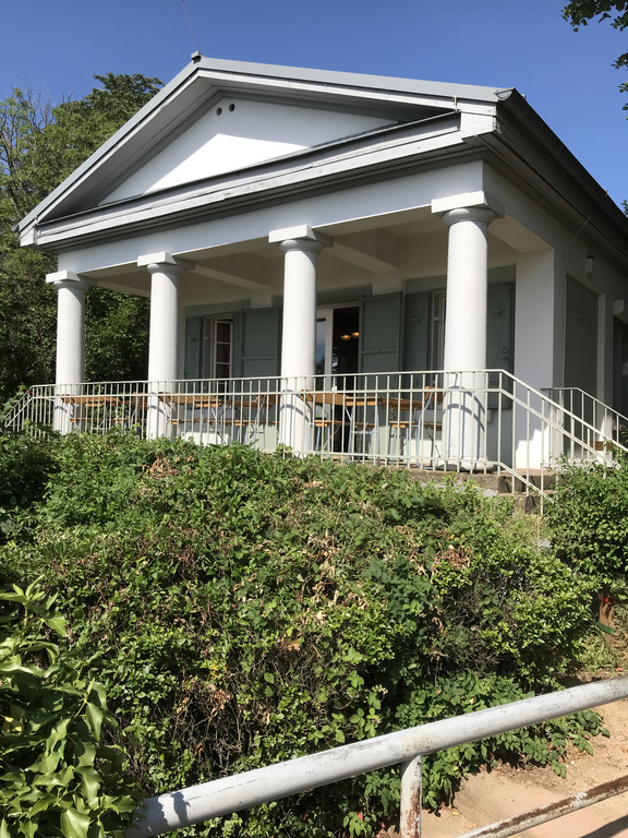 Kirchberghäuschen mit Imbiss und Ausblick in die Rheinebene