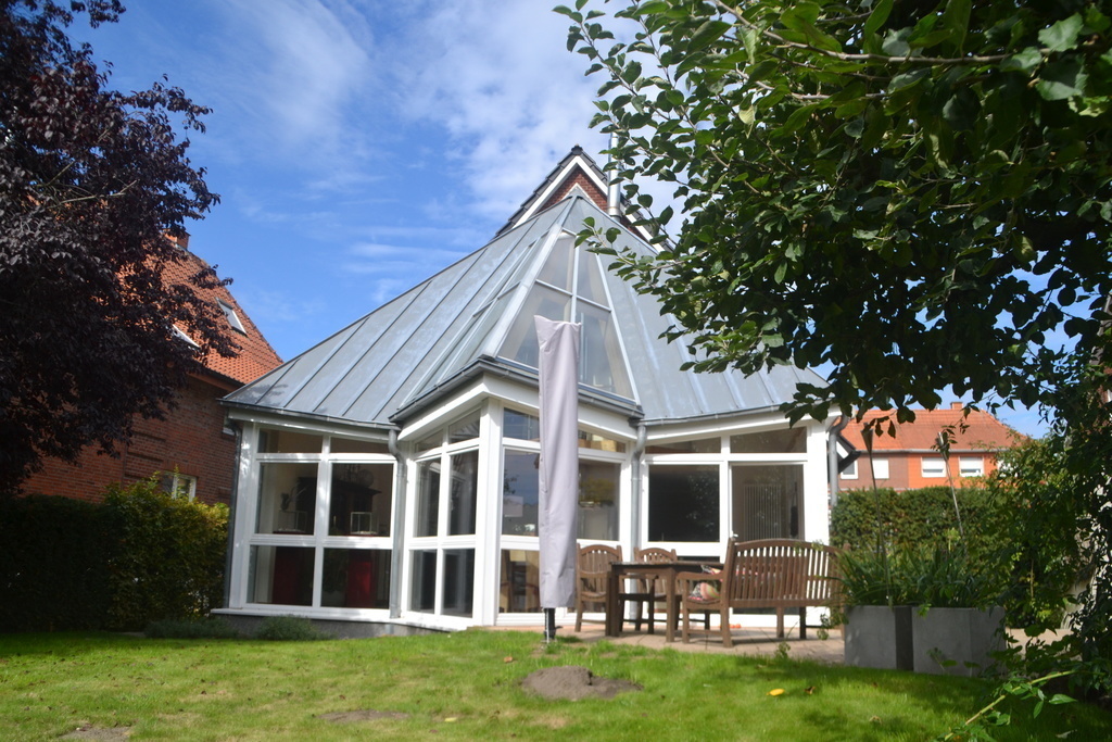 Haus mit Terrasse 1, house south view with terrace