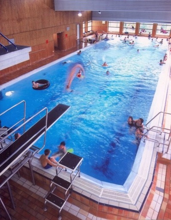Hallenschwimmbad mit Liegewiese Weil der Stadt
