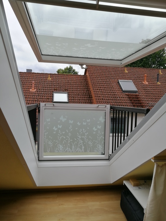 Kleiner Dachbalkon, Cabriofenster zum Wäschetrocknen und Sonnen