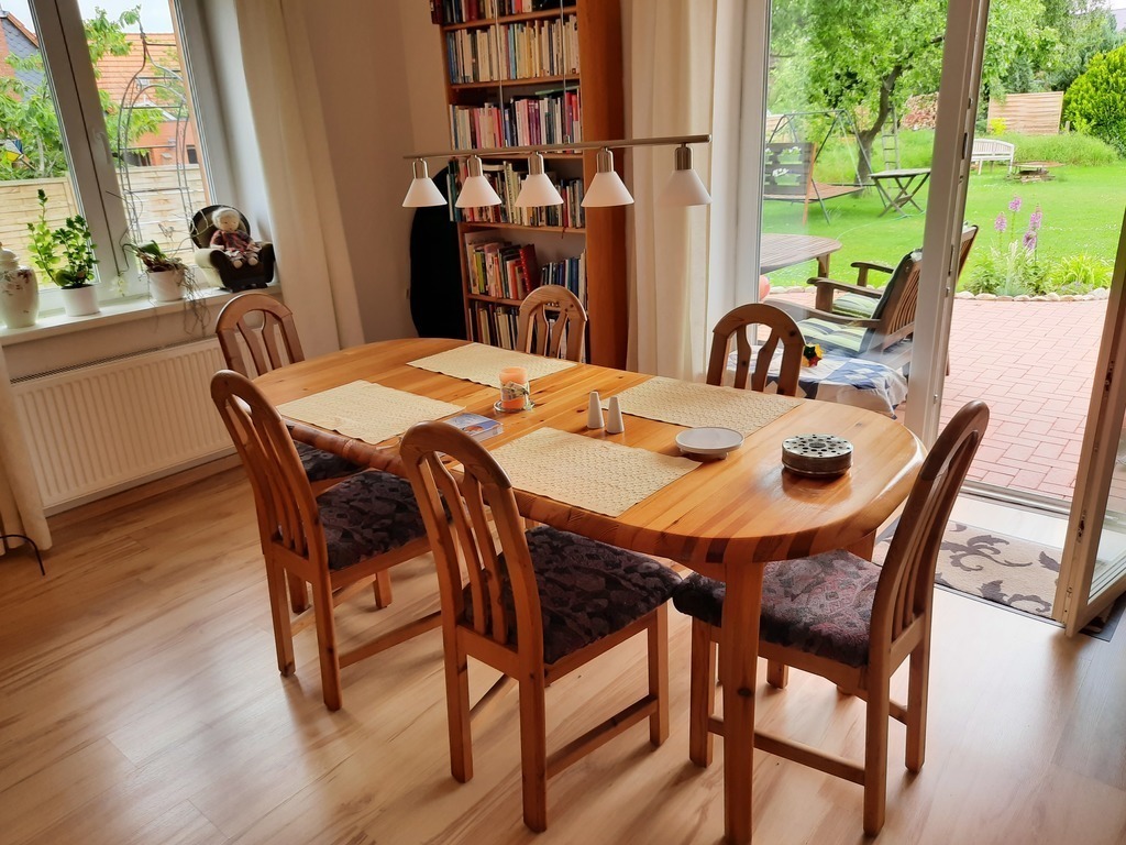 Esszimmer mit Terrassenausgang