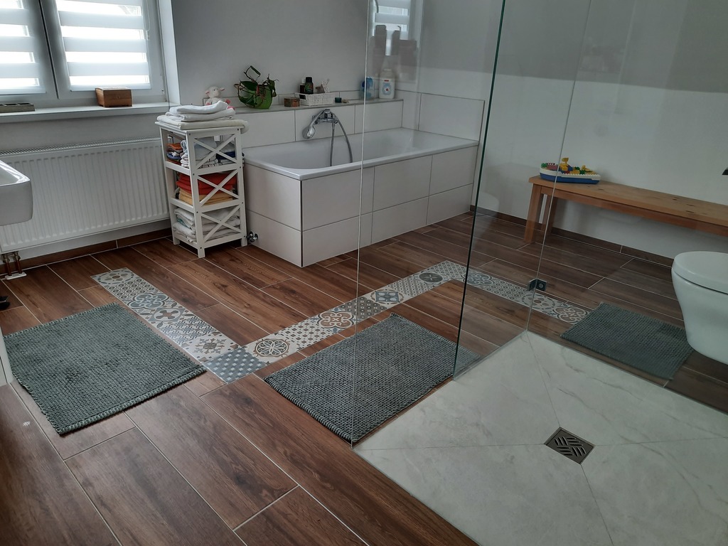 Bad mit Walk-In Dusche im Obergeschoss