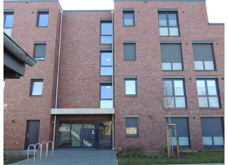 North side entrance area Kleine Wolke 50 Eingangsbereich Nordseite