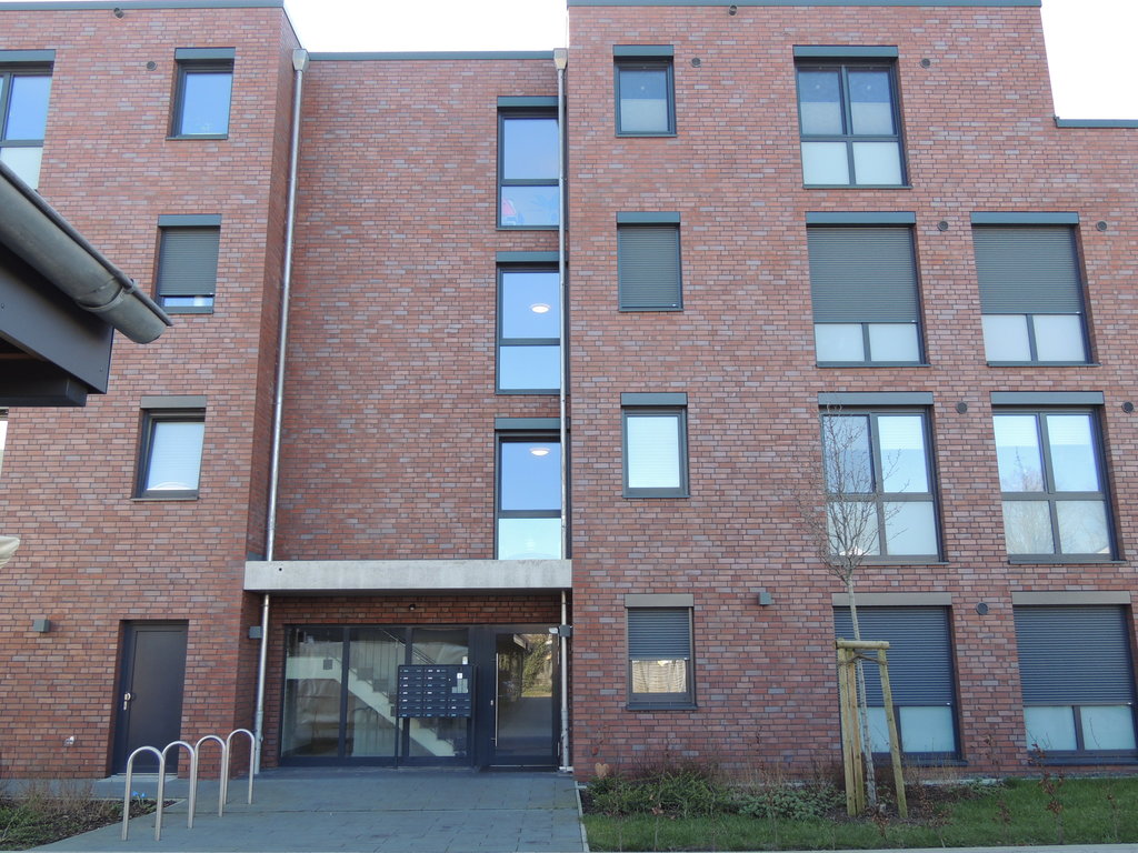 North side entrance area Kleine Wolke 50 Eingangsbereich Nordseite