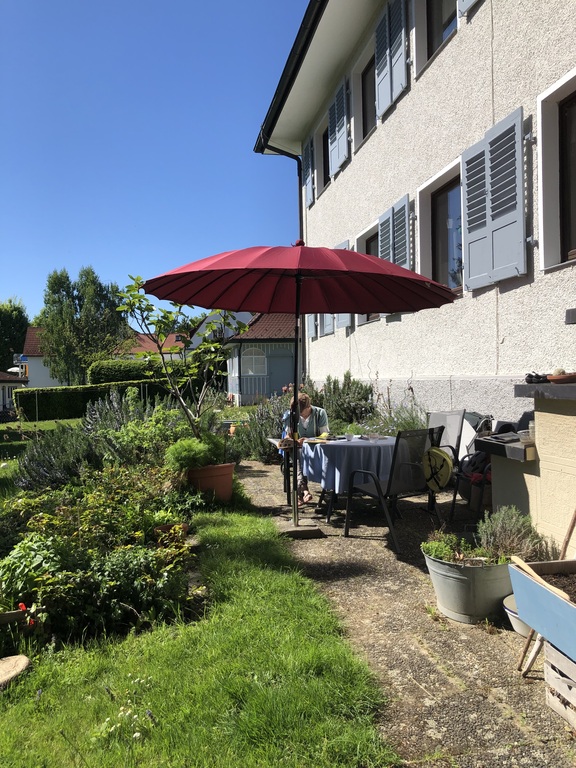 Sitzplatz hinter dem Haus