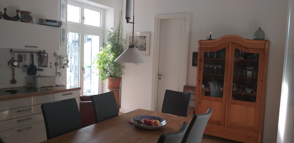 Küche mit Südbalkon