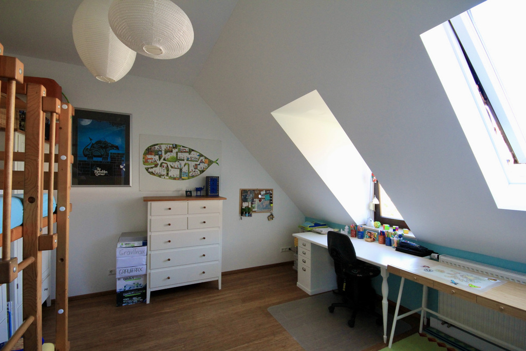 upstairs kids' room #1 