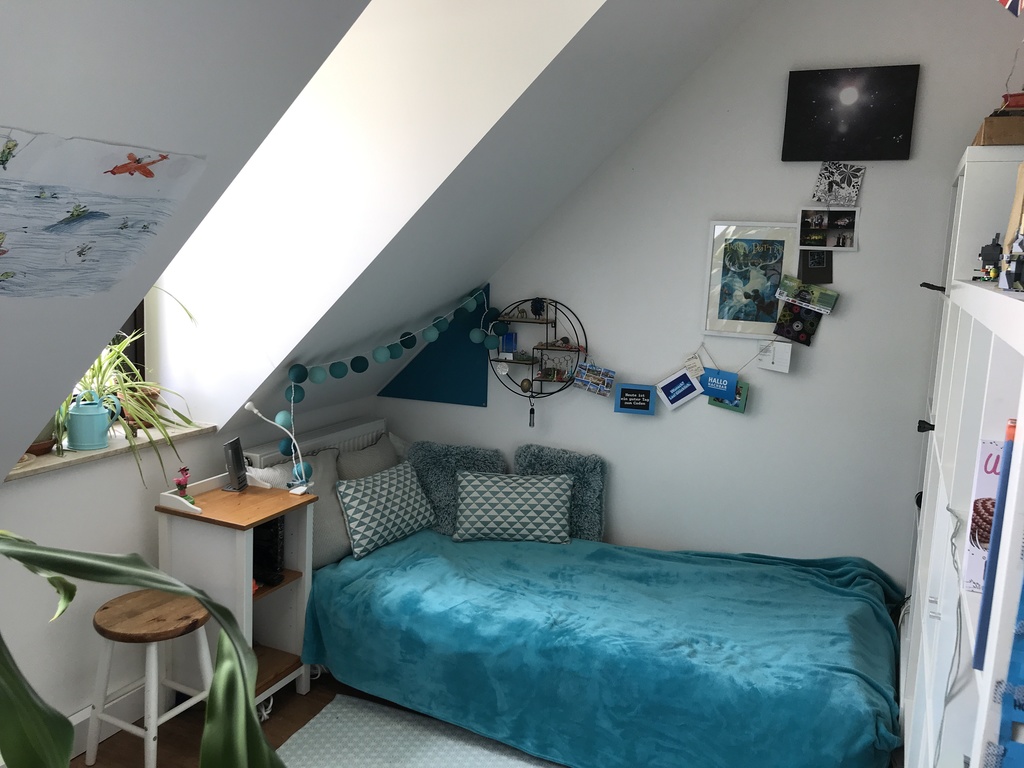 upstairs: kid's room #2 with a 90x200 cm bed