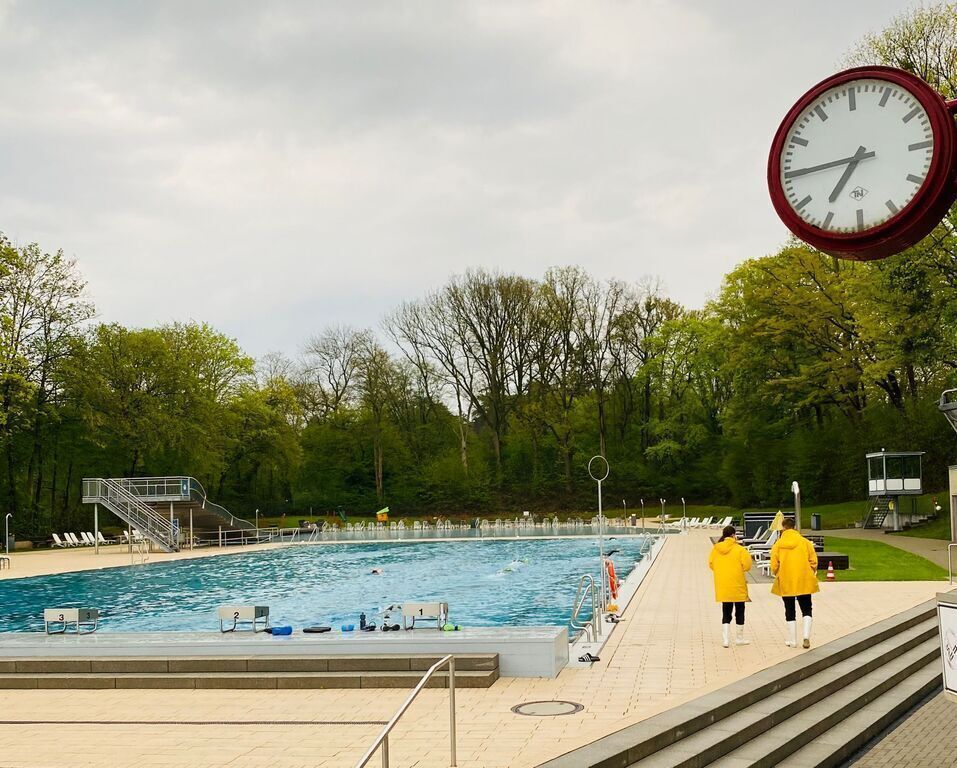 Outdoor pool, Hangeweiher